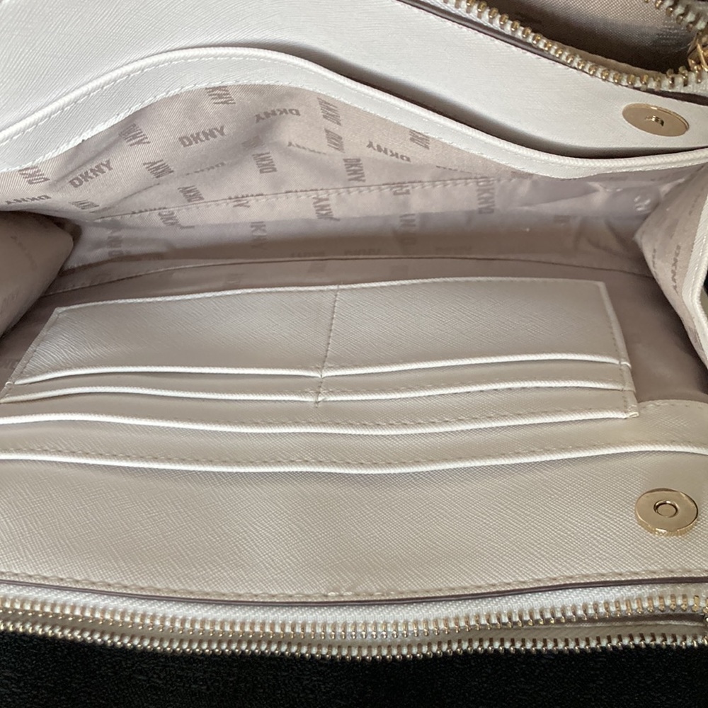 NWOT, DKNY crossbody bag - Picture 11 of 12